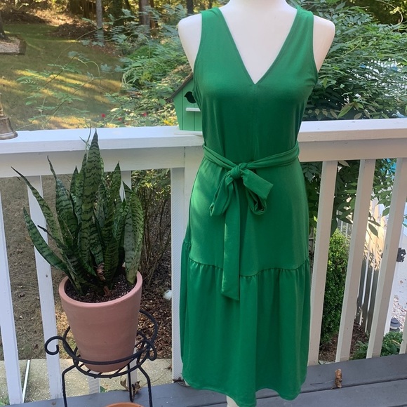 Banana Republic Dresses & Skirts - Banana Republic NWT green dress!!